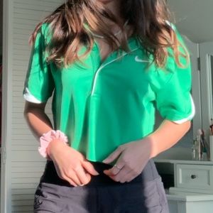 CROPPED NIKE TOP